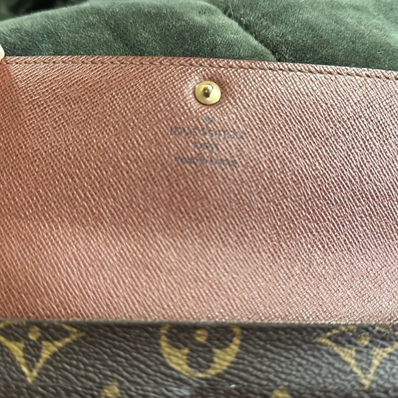 Louis Vuitton Monogram Sarah Wallet - Picture 5 of 15